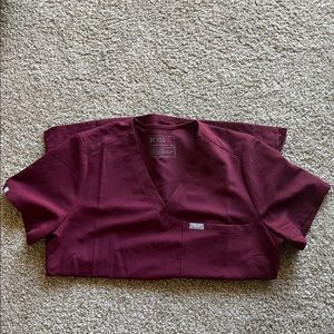 FIGS Women’s Catarina One Pocket Scrub Top - Medium